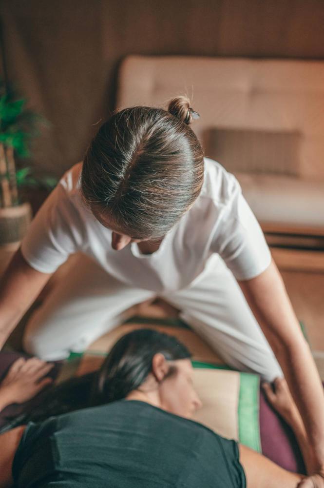 Czym jest masaż kręgosłupa oraz jak często należy go wykonywać?